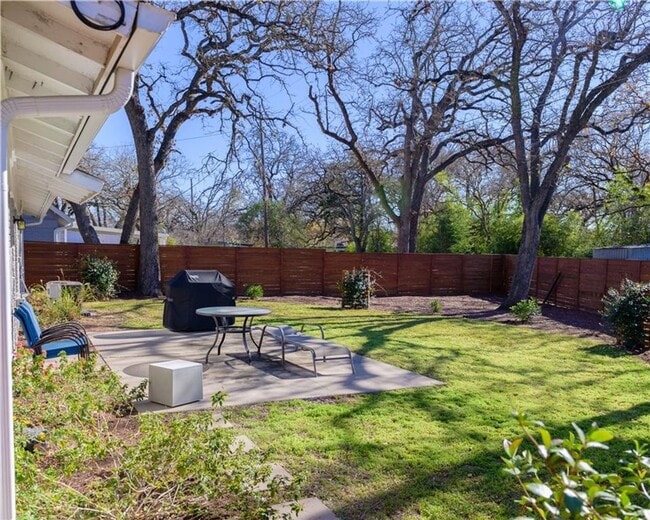 Building Photo - Windsor Park Gym