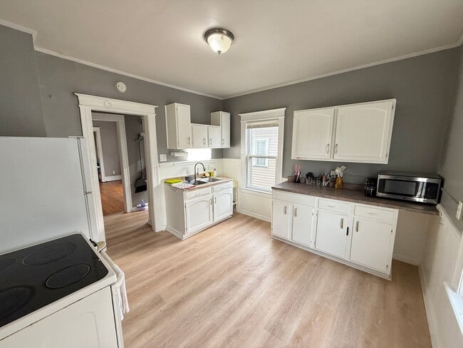 Primary Photo - 287-289 Reynolds Street