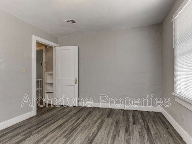 Building Photo - 4409 N Military Ave