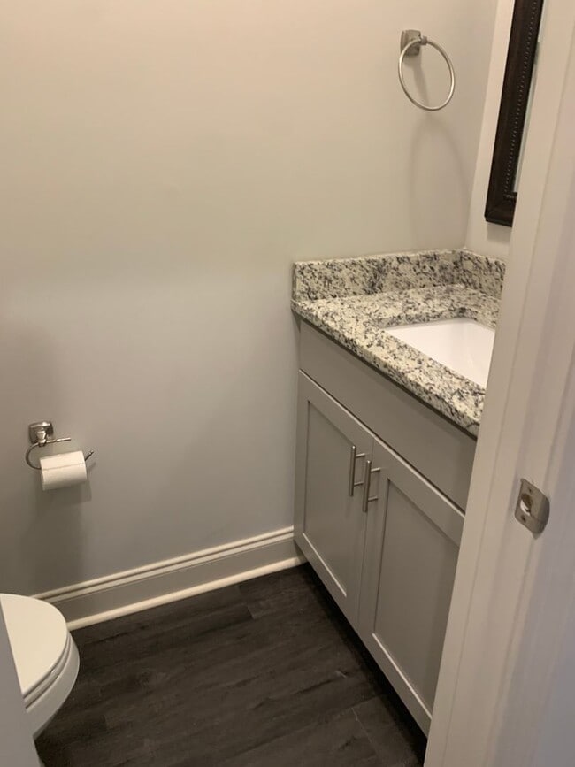 Building Photo - Pristine 3 Bedroom Unit at Eagle Ridge Tow...