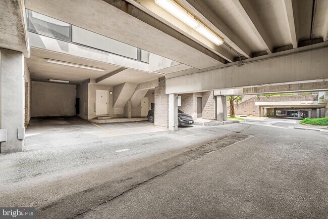 Building Photo - 2302 Wineberry Terrace