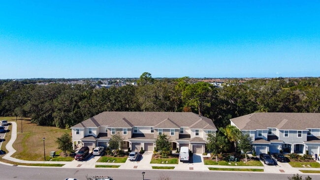 Building Photo - 10525 Oakside Dr