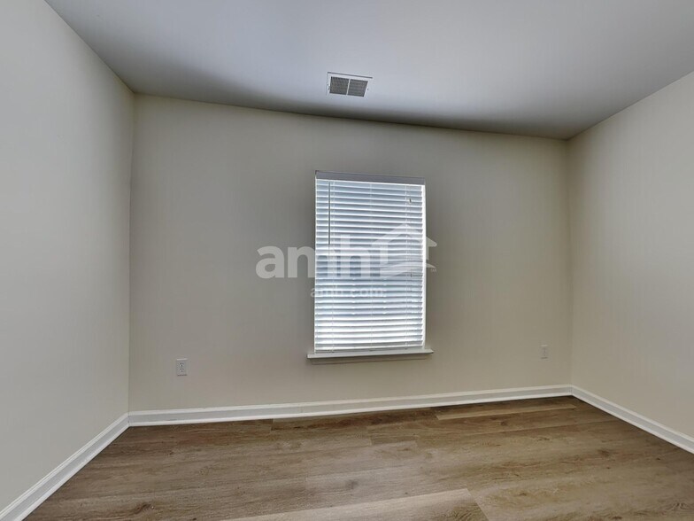 Building Photo - 97 Pine Ridge Dr