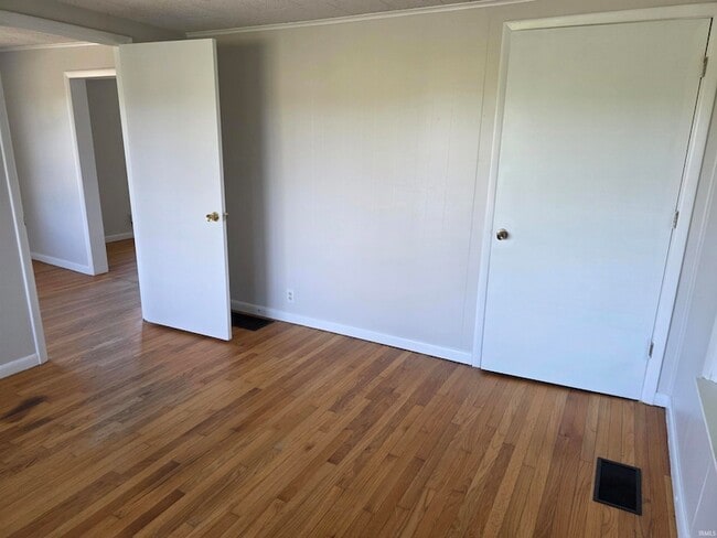 Building Photo - 921 W Gourley Pike