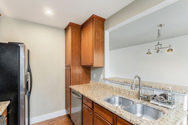 Building Photo - Spacious 3 bed 2 bath home in Denver