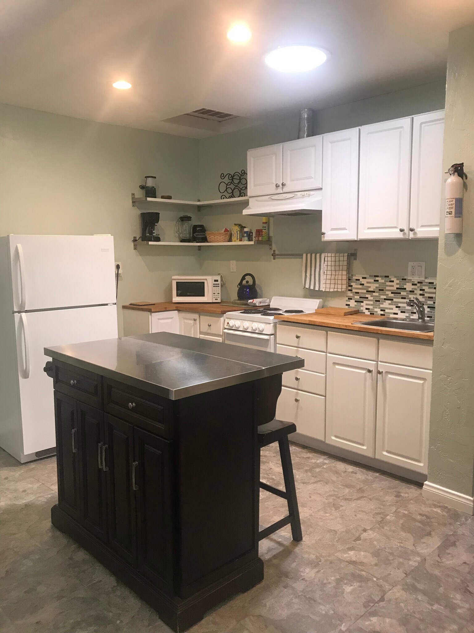 Building Photo - 632 Maria Ave