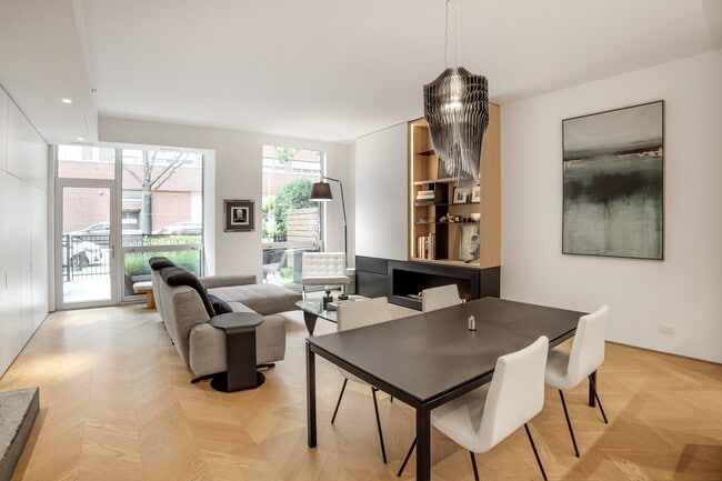 Building Photo - 1917 S Calumet Ave