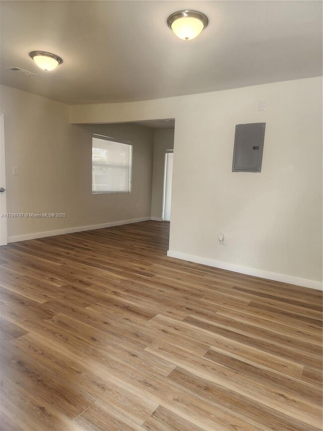 Building Photo - 1021 NW 20th Ave
