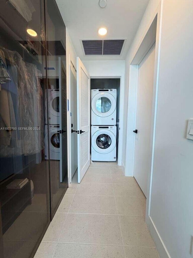 Building Photo - 159 NE 6th St