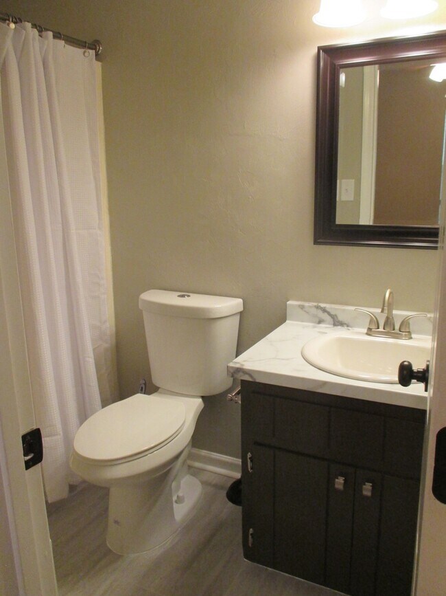 Building Photo - Stunning 2 Bed, 2 1/2 Bath Townhouse Available July 2026