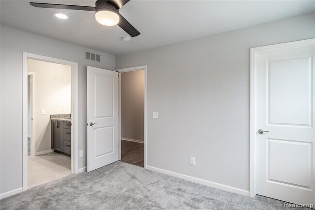 Building Photo - 24180 Liberty Hill Dr