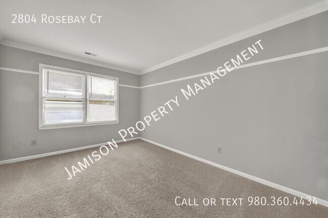 Building Photo - 2804 Rosebay Ct