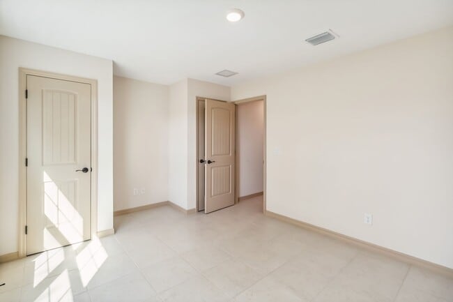 Building Photo - MOVE IN SPECIAL- Beautiful 4/2 Home on 3/4 Acre For Rent in St. Cloud