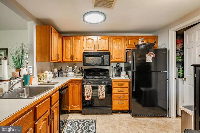 Building Photo - 805 Mountainview Dr