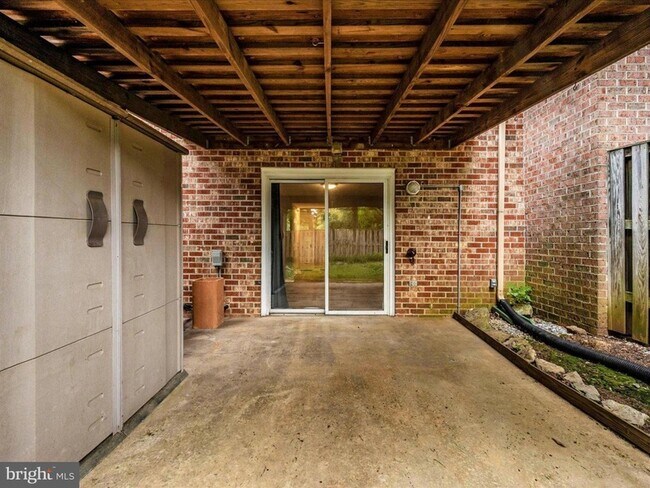 Building Photo - 112 Bracken Ct