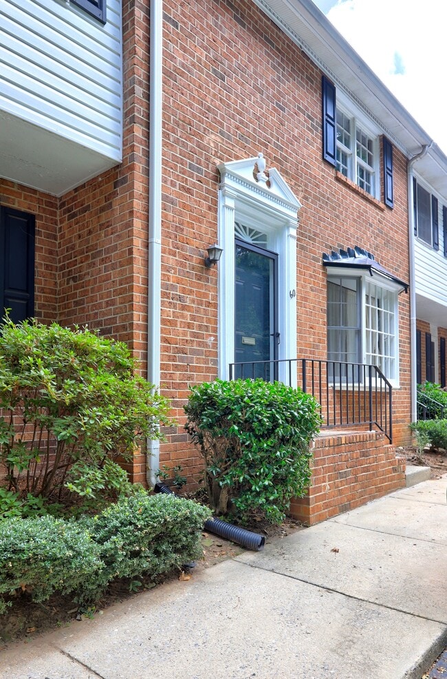 Primary Photo - 6520 Roswell Rd