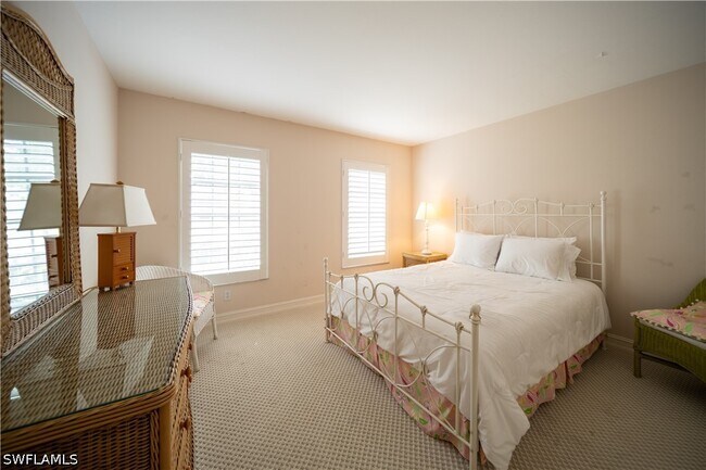 Building Photo - 208 Bobolink Way