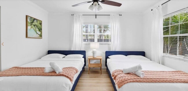 Building Photo - 1400 NE 4th Ct