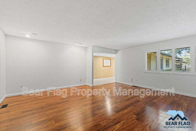 Building Photo - 7919 Ridgemont Dr
