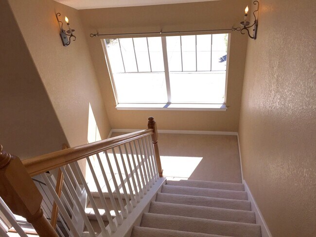 Building Photo - Stunning 4 Bedroom Home In Cross Creek area of Aurora