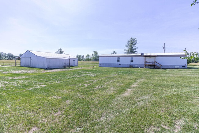 Building Photo - 16950 N Davis Rd
