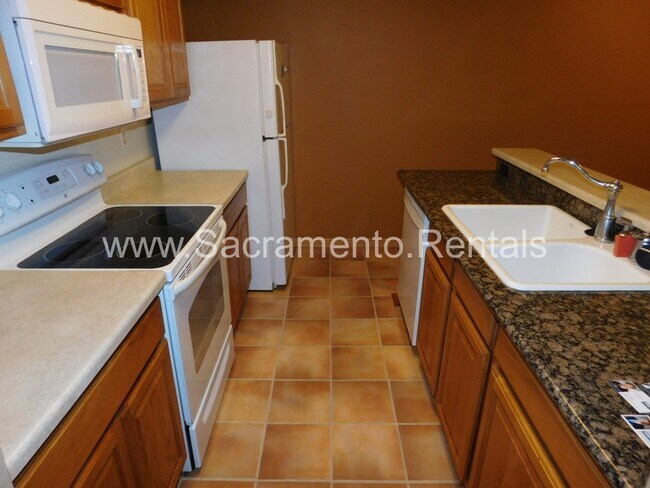 Building Photo - 550 Del Verde Cir