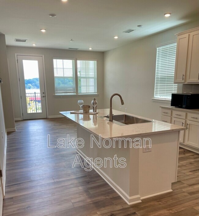 Building Photo - 4455 Reed Crk Dr