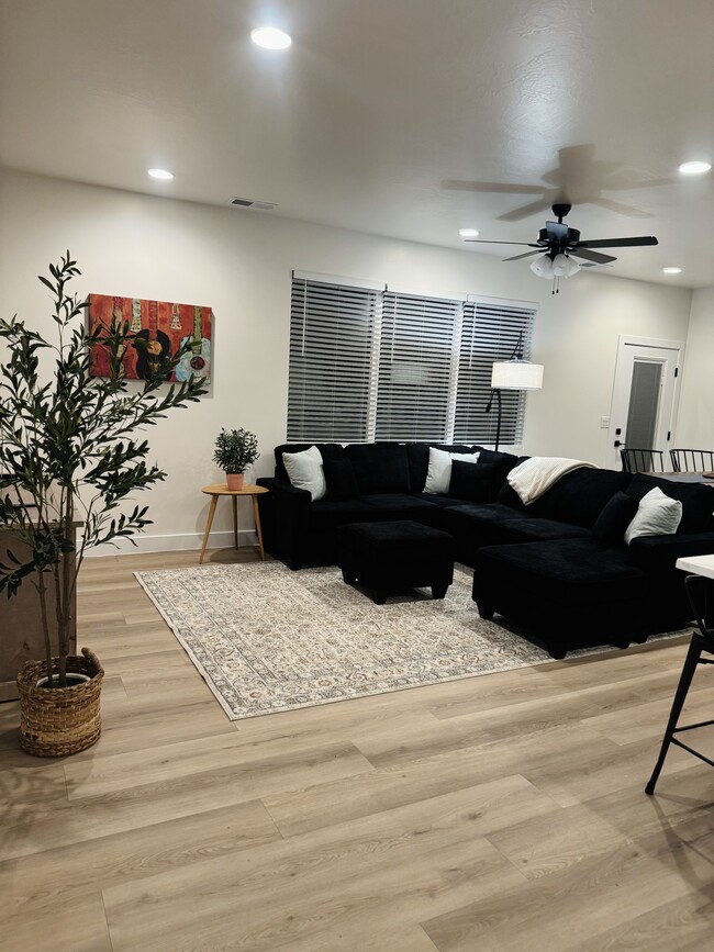 Building Photo - 4160 E 4160 S