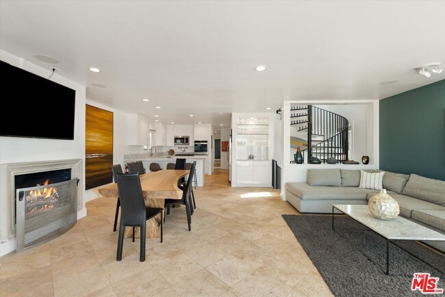 Building Photo - 6419 Ocean Front Walk