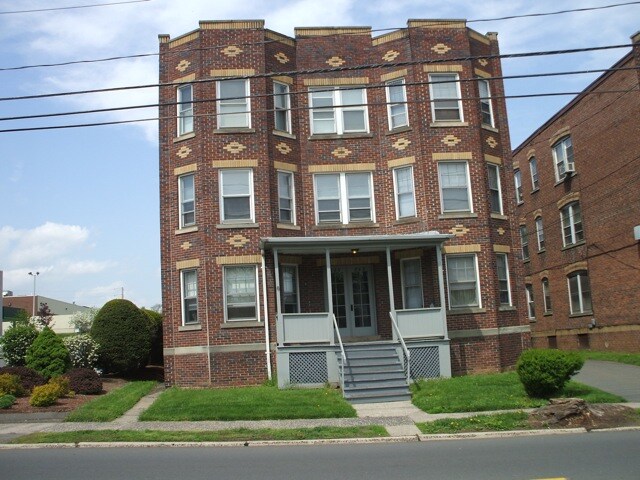 Building Photo - 643 W Main St