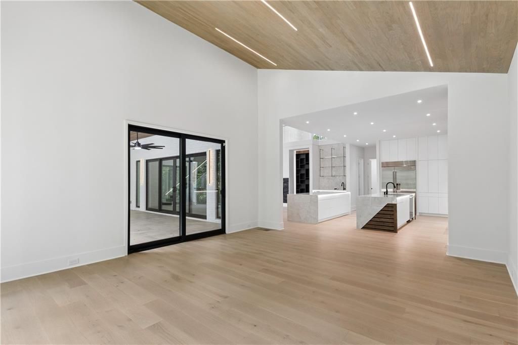 Building Photo - 1000 Clementstone Dr NE