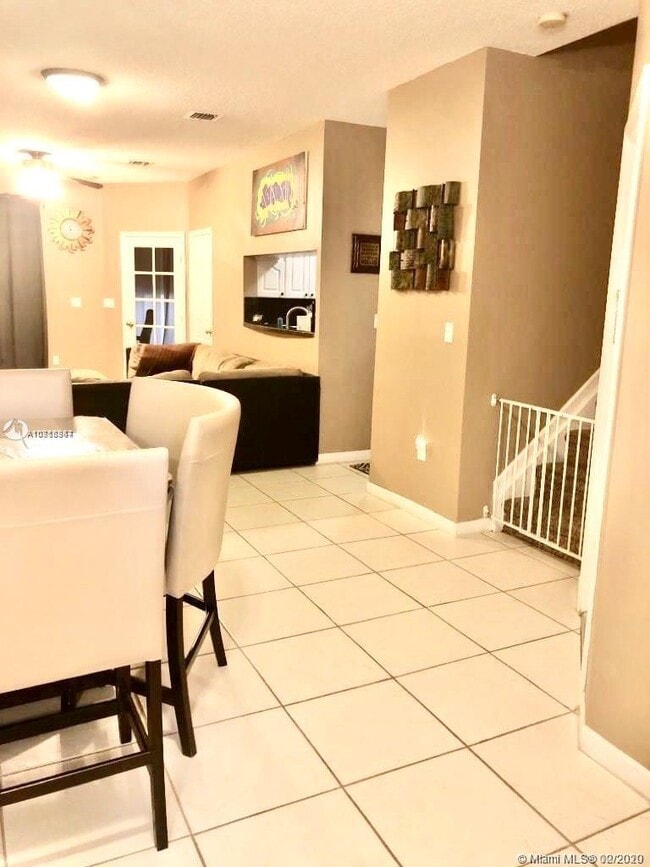 Building Photo - 7692 N Southwood Cir