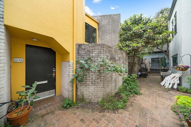 Building Photo - 3018 Baldwin St