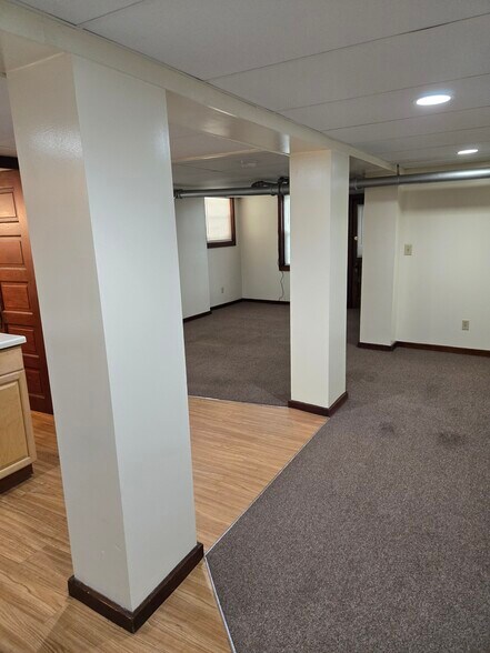 Building Photo - 535 Maple Ave