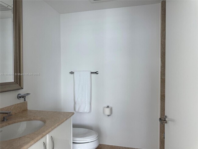 Building Photo - 1331 Brickell Bay Dr