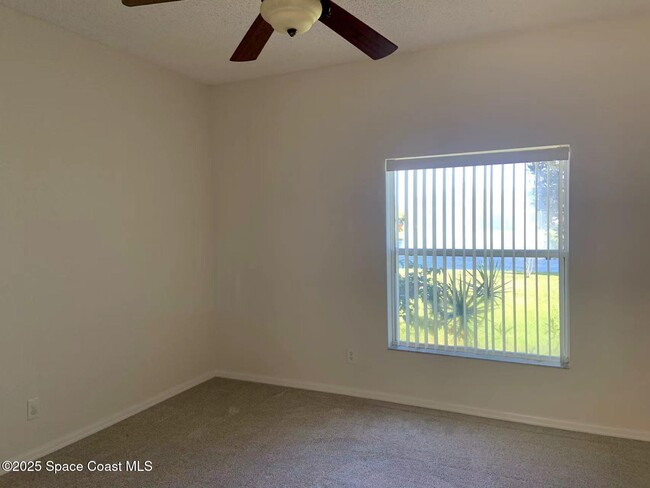 Building Photo - 1475 Knoll Ridge Dr