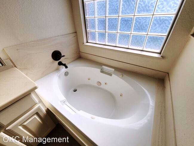 Building Photo - 3 br, 2.5 bath House - 4005 NE 138th Terr
