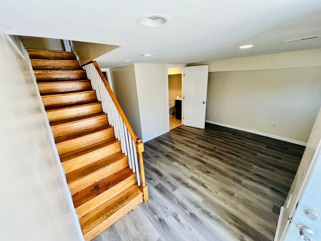 Building Photo - 7445 Rhoads St