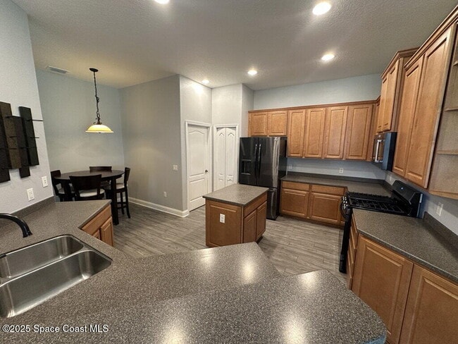 Building Photo - 1317 Ballinton Dr