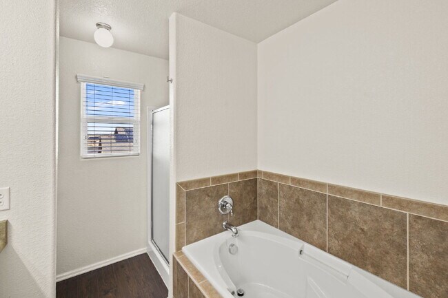 Building Photo - 2217 Inspiration Ln
