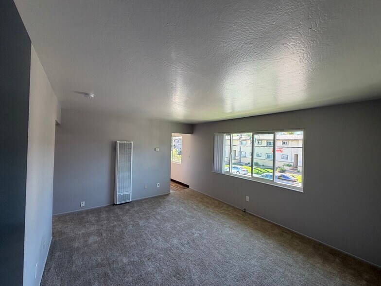 Building Photo - 2070 Latham St