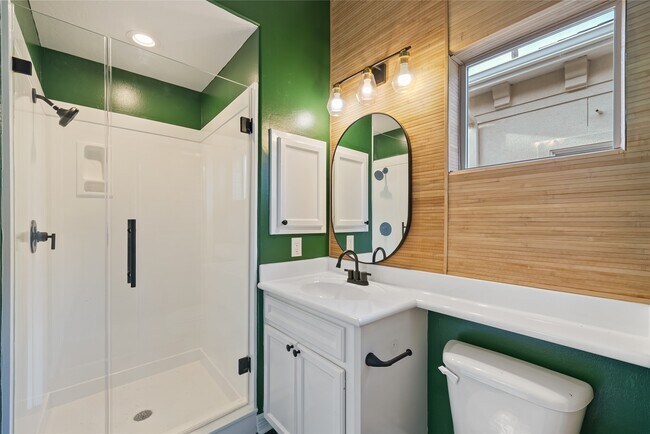 Building Photo - 1515 Hyde Park Blvd