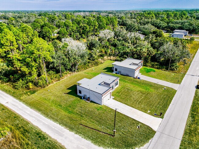 Building Photo - 674 Windermere Dr