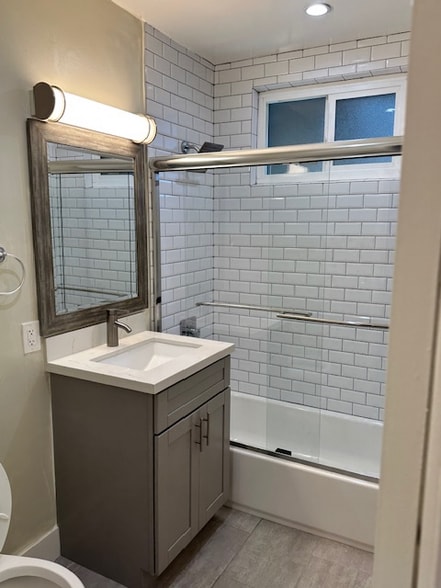 Building Photo - 7555 De Longpre Ave