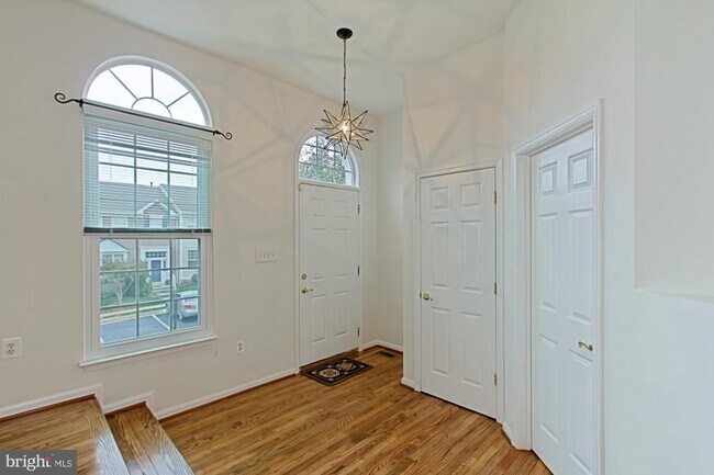 Building Photo - 20748 Hollow Falls Terrace