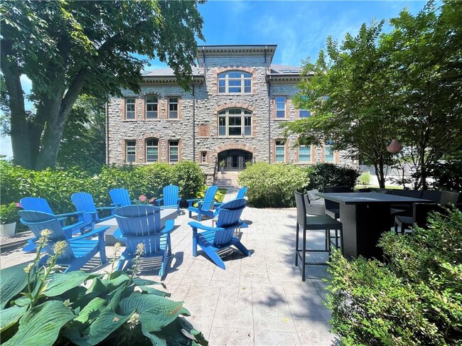 Building Photo - 426 Spring St