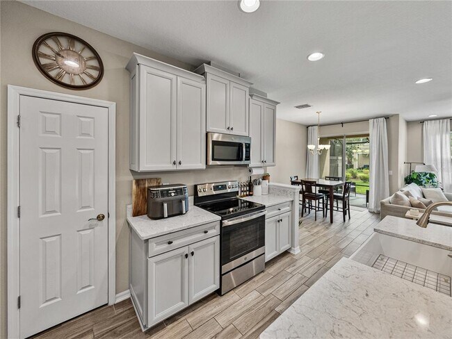 Building Photo - 29934 Southwell Ln