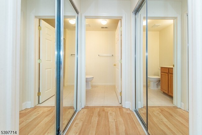 Building Photo - 3103 Peer Pl