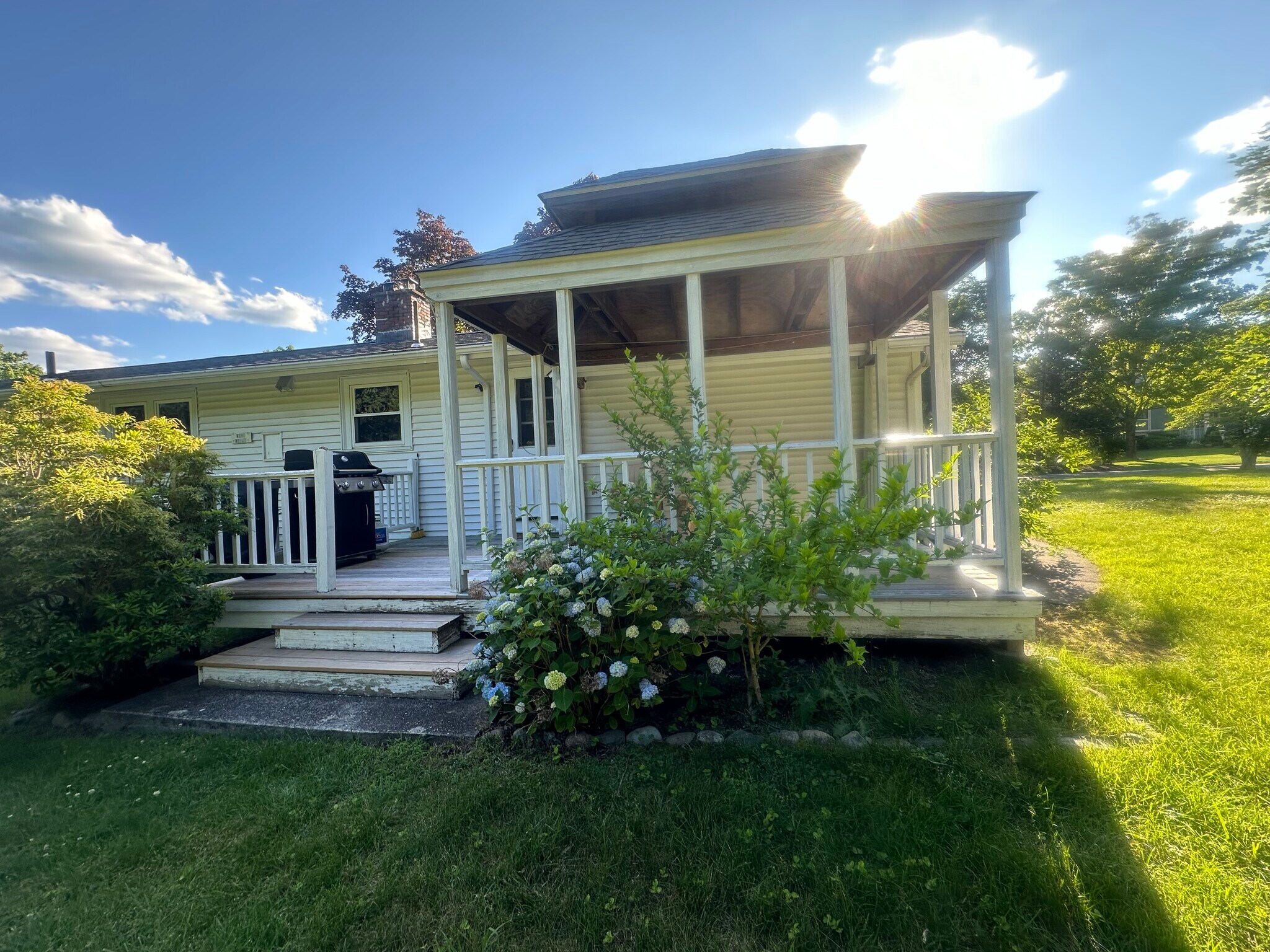 Sundeck - 32 Dean Rd