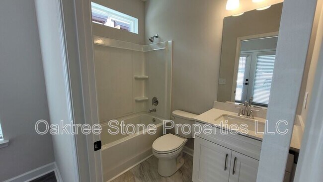 Building Photo - 2585 Ocean Dr NW